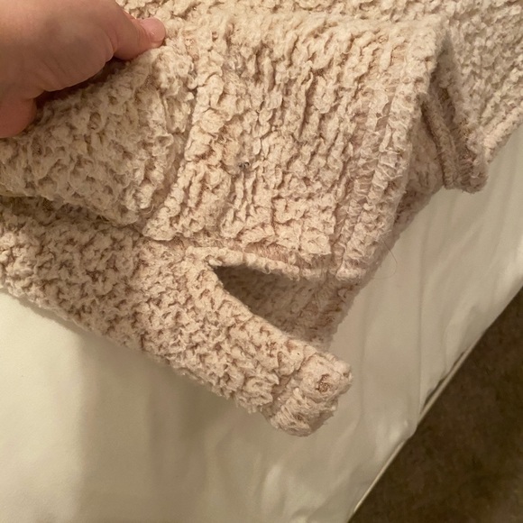 Fuzzy pullover, half zip - Picture 4 of 4